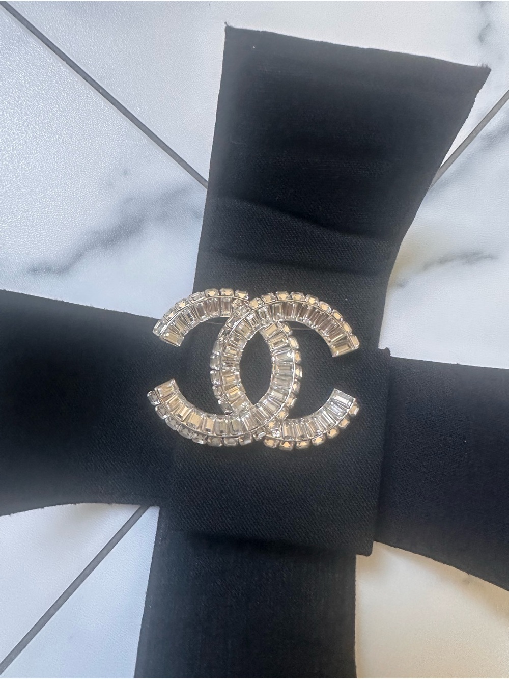 Chanel crystal brooch - Picture 2 of 13